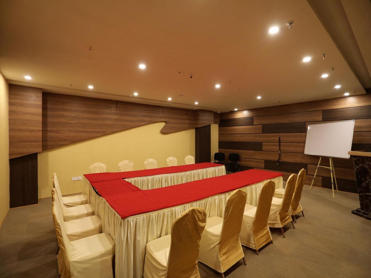 Oyo 16835 Stayotel Kolkata Airport Экстерьер фото